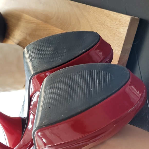 Patent Leather Pumps ๐จ - Picture 5 of 5